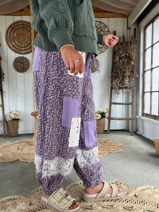 The Wildflower Walks Joggers - LILAC