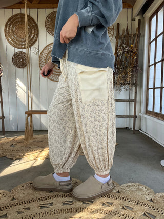 Waylon Floral Joggers - CREAM