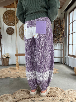 The Wildflower Walks Joggers - LILAC