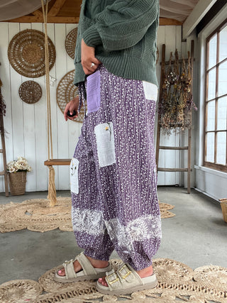 The Wildflower Walks Joggers - LILAC