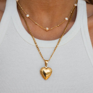 Pia Choker