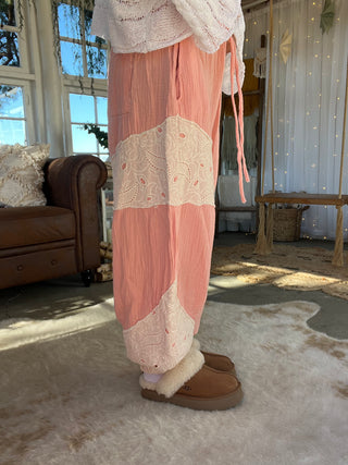 The Eyelet Coast Joggers - PINK