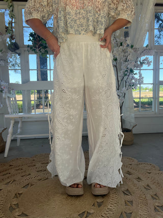 The Eyelet Cloud Pants - WHITE