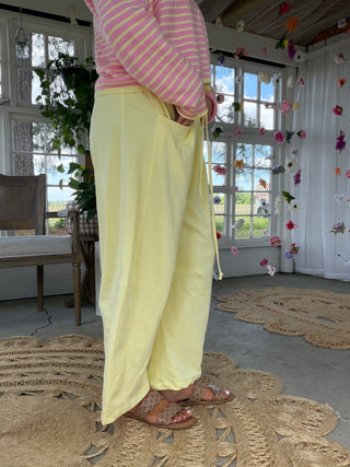 The Olivia Barrel Pants - YELLOW
