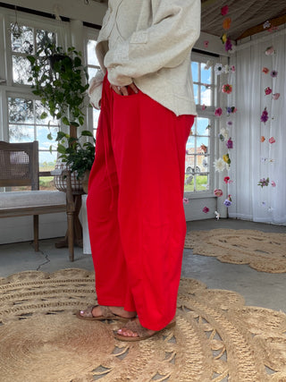 The Olivia Barrel Pants - RED
