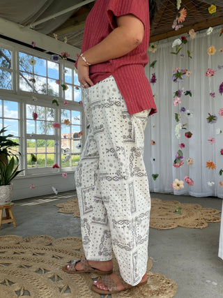 The Paisley Barrel Jeans - CREAM