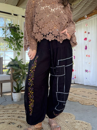 Sea By The Bloom Joggers - BLACK