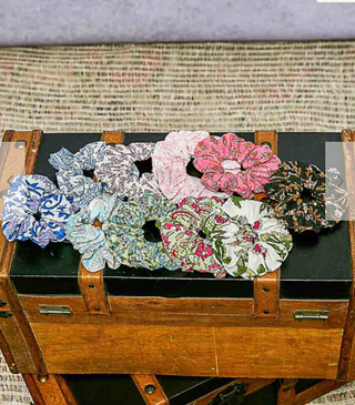 POL SCRUNCHIES