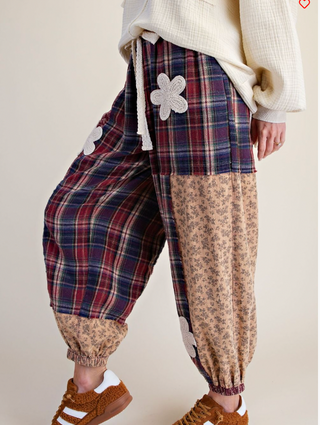 The Hayride Plaid Joggers - WINE